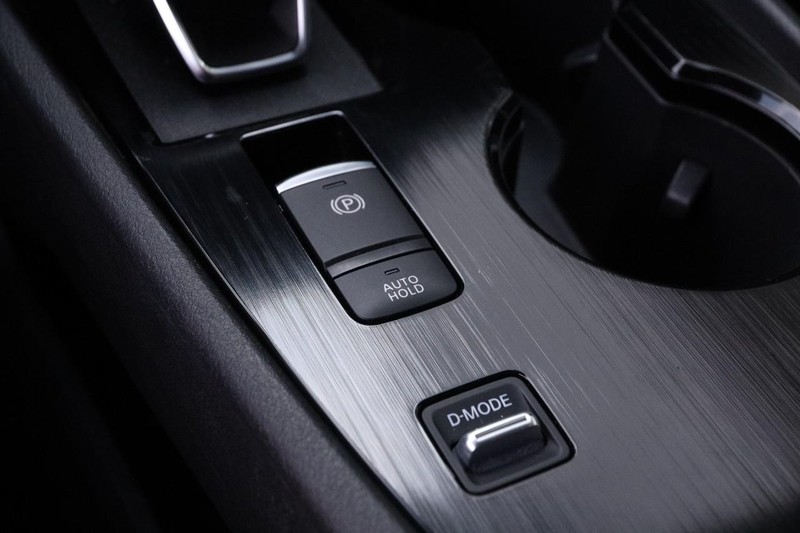 Nissan Rogue Vehicle Full-screen Gallery Image 17