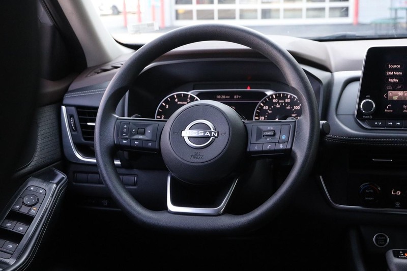 Nissan Rogue Vehicle Full-screen Gallery Image 20