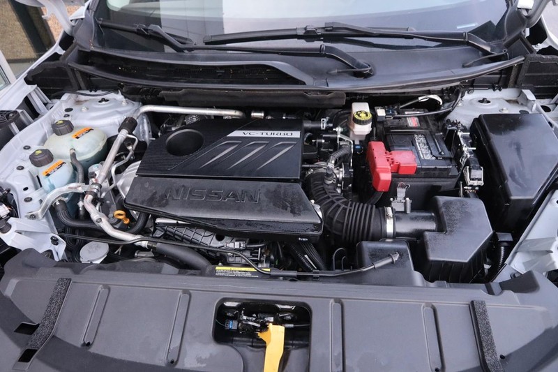 Nissan Rogue Vehicle Full-screen Gallery Image 24