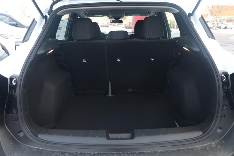 Nissan Kicks Vehicle Image 07