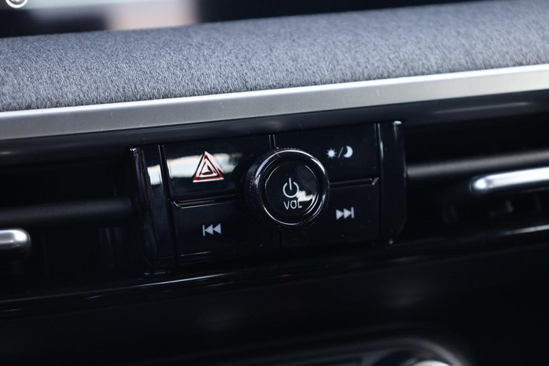 Nissan Kicks Vehicle Image 13