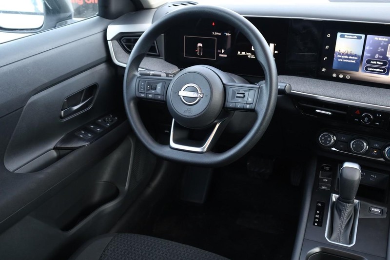 Nissan Kicks Vehicle Image 23