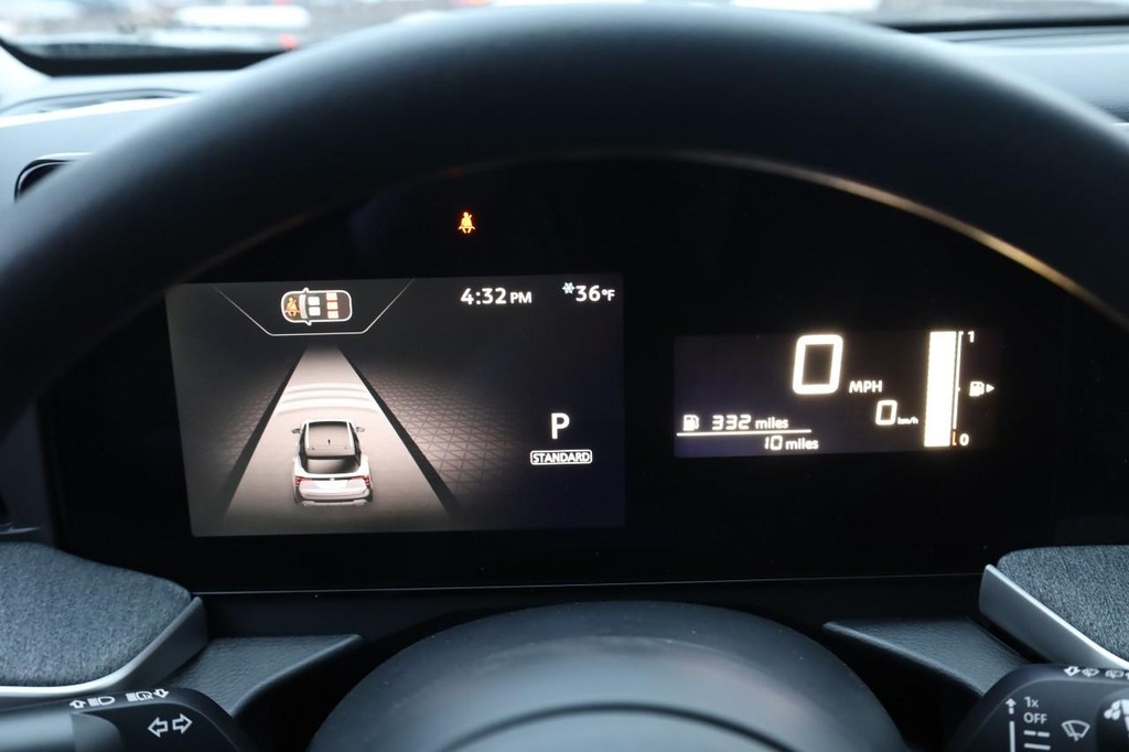 Nissan Kicks Vehicle Full-screen Gallery Image 10