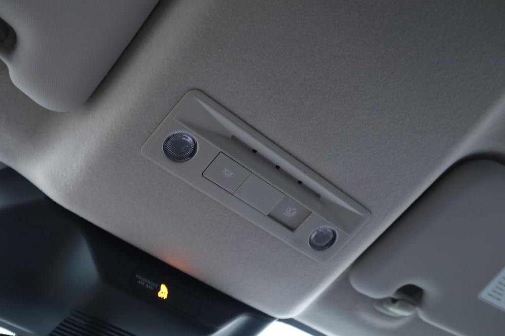 Nissan Kicks Vehicle Full-screen Gallery Image 17