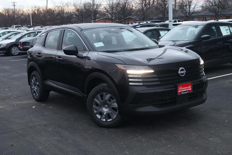 Nissan Kicks Vehicle Image 02