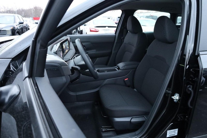 Nissan Kicks Vehicle Image 08