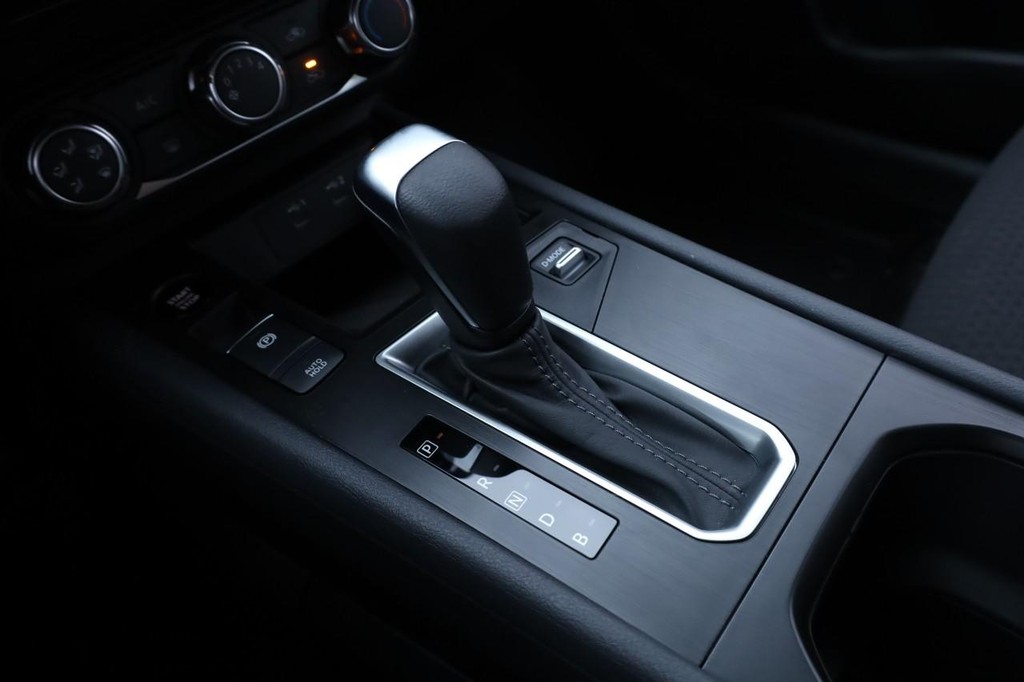 Nissan Kicks Vehicle Full-screen Gallery Image 16