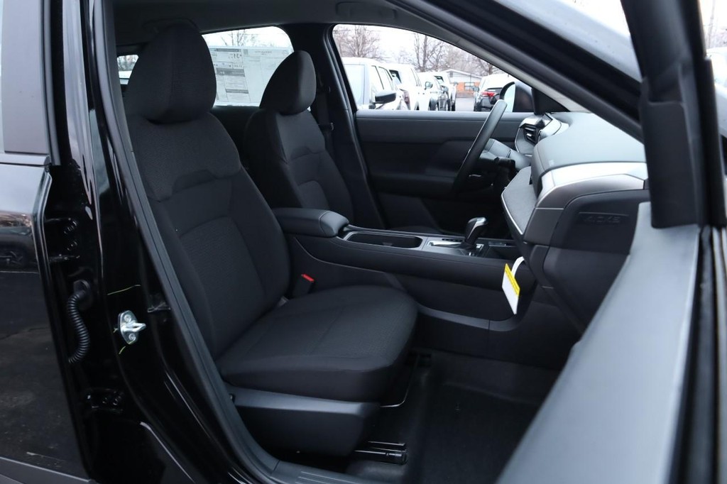 Nissan Kicks Vehicle Full-screen Gallery Image 24