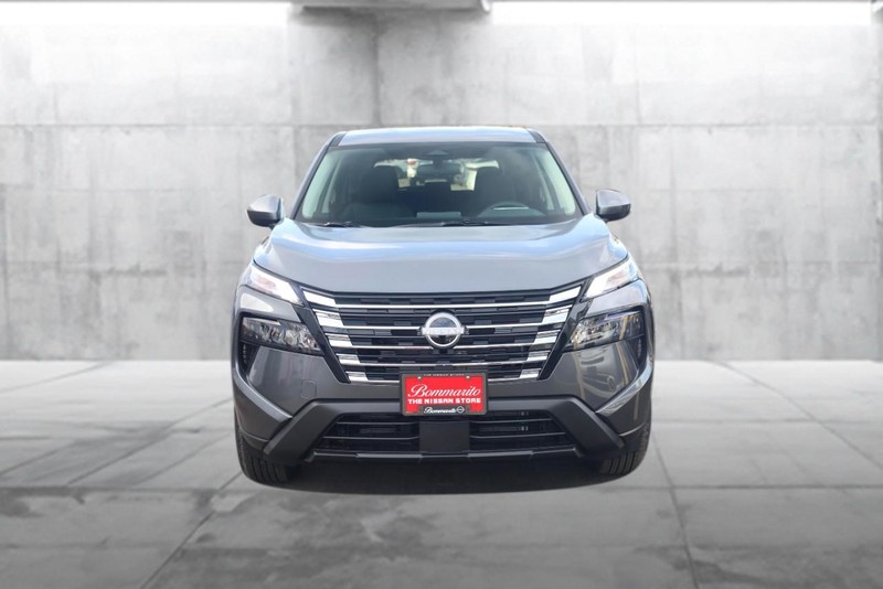 Nissan Rogue Vehicle Image 04