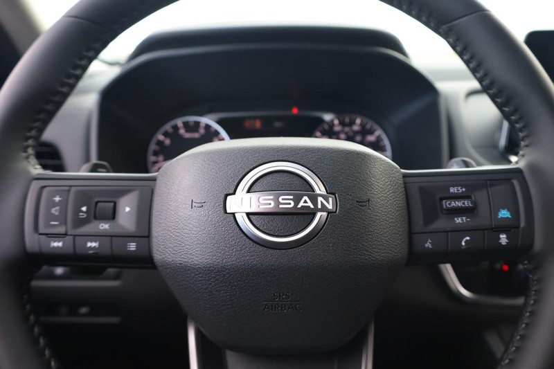 Nissan Rogue Vehicle Image 09