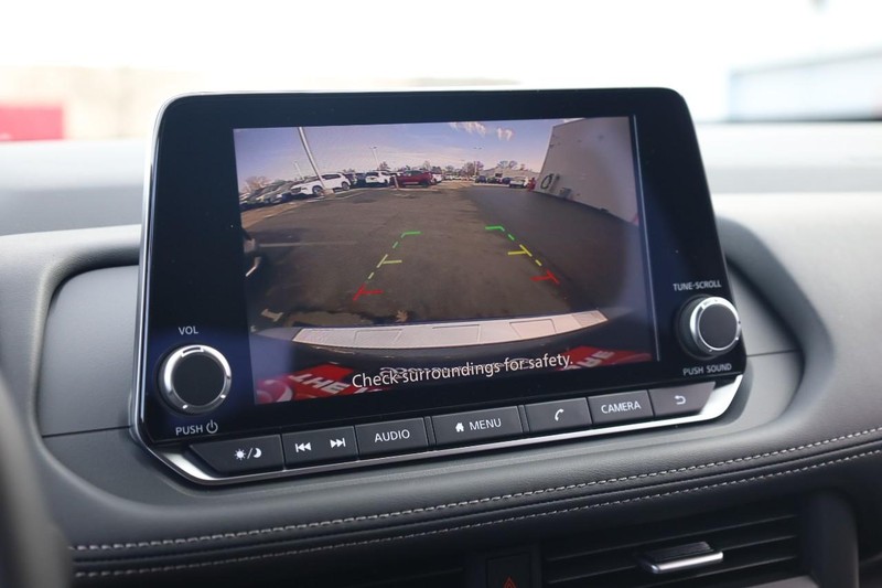 Nissan Rogue Vehicle Image 12