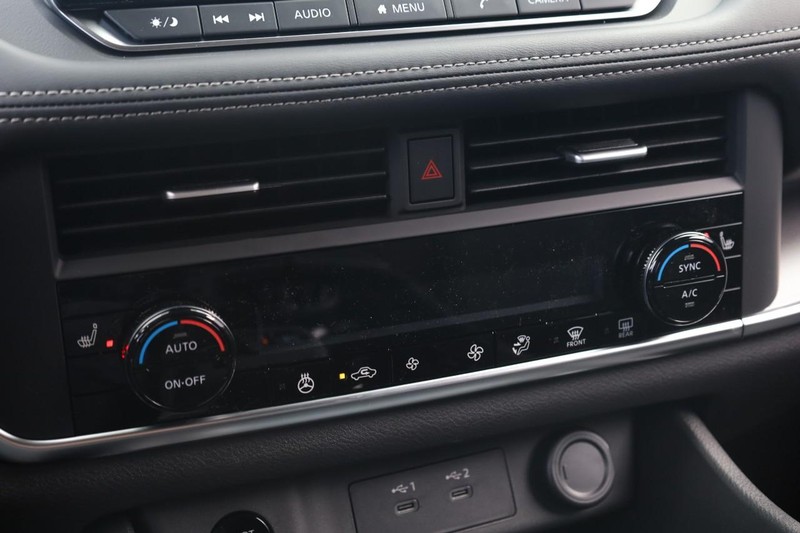 Nissan Rogue Vehicle Image 13