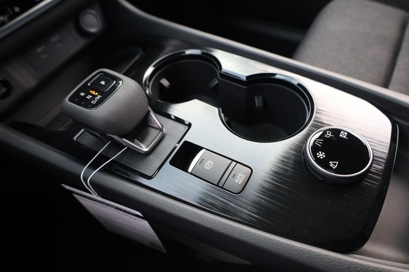 Nissan Rogue Vehicle Image 15