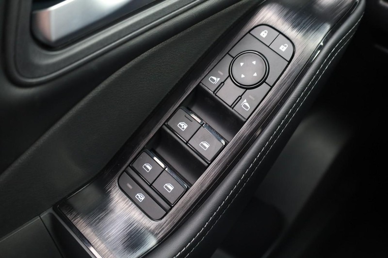 Nissan Rogue Vehicle Image 17