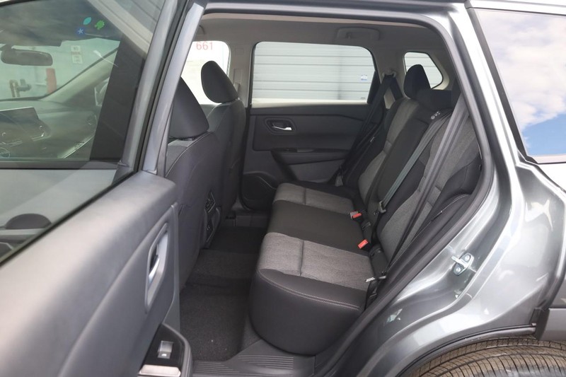 Nissan Rogue Vehicle Image 20