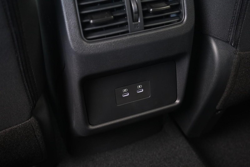 Nissan Rogue Vehicle Image 21