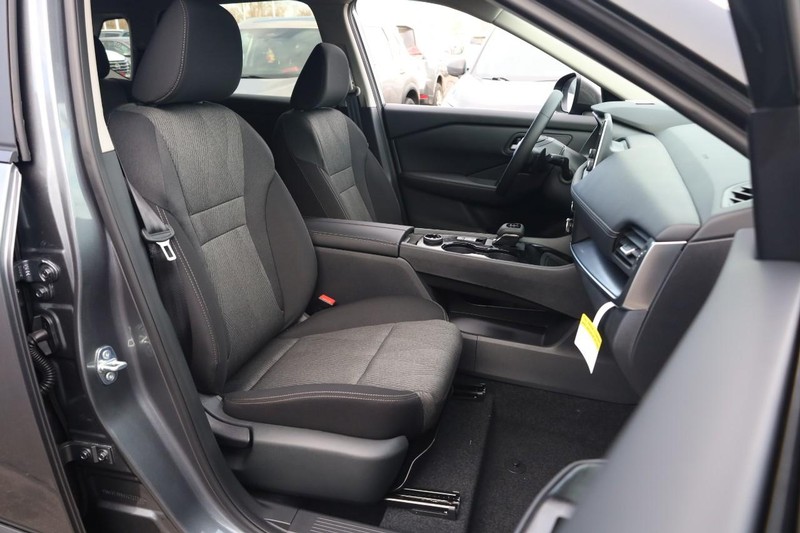 Nissan Rogue Vehicle Image 24