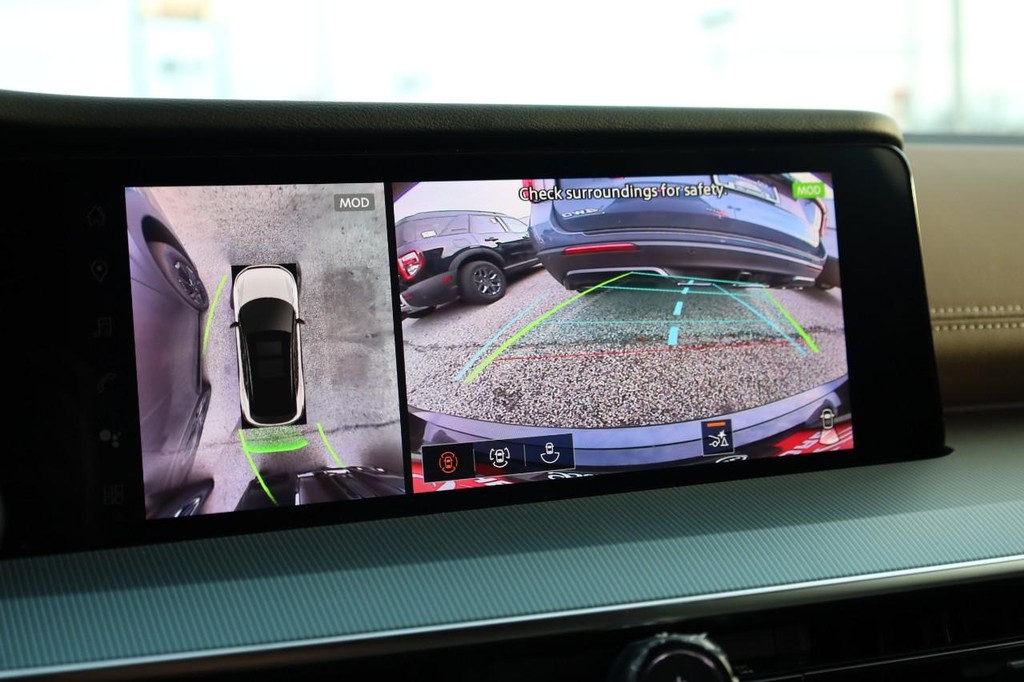 Nissan Murano Vehicle Full-screen Gallery Image 16