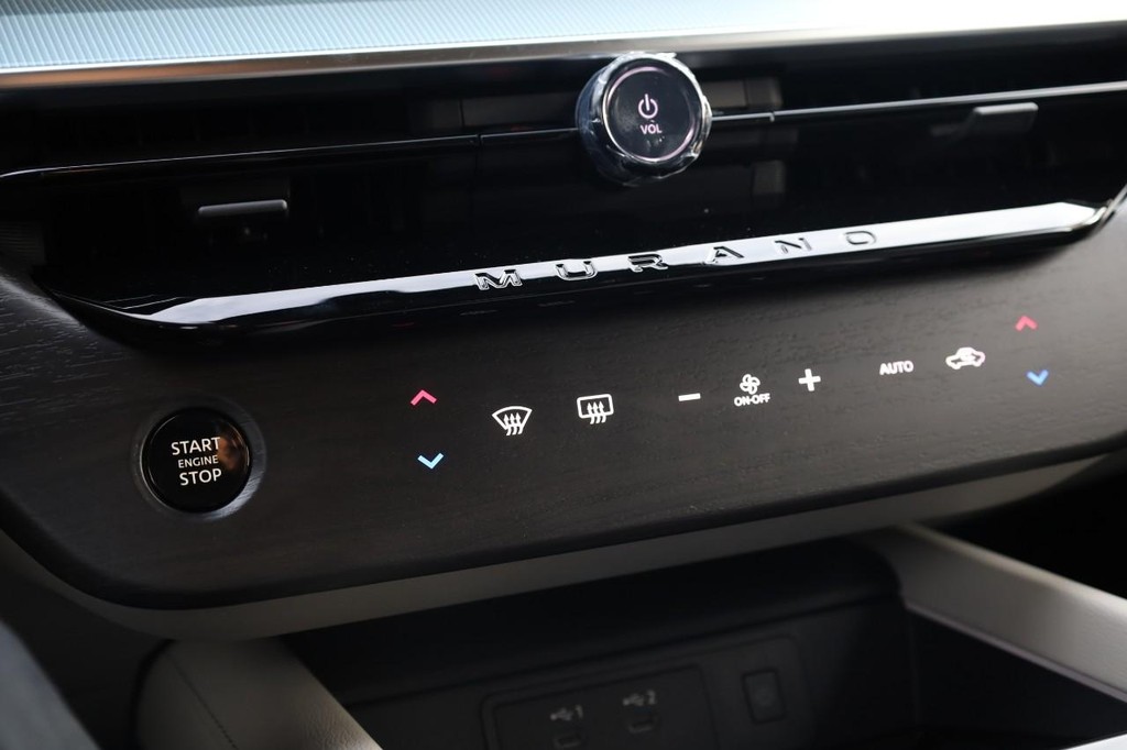 Nissan Murano Vehicle Full-screen Gallery Image 18