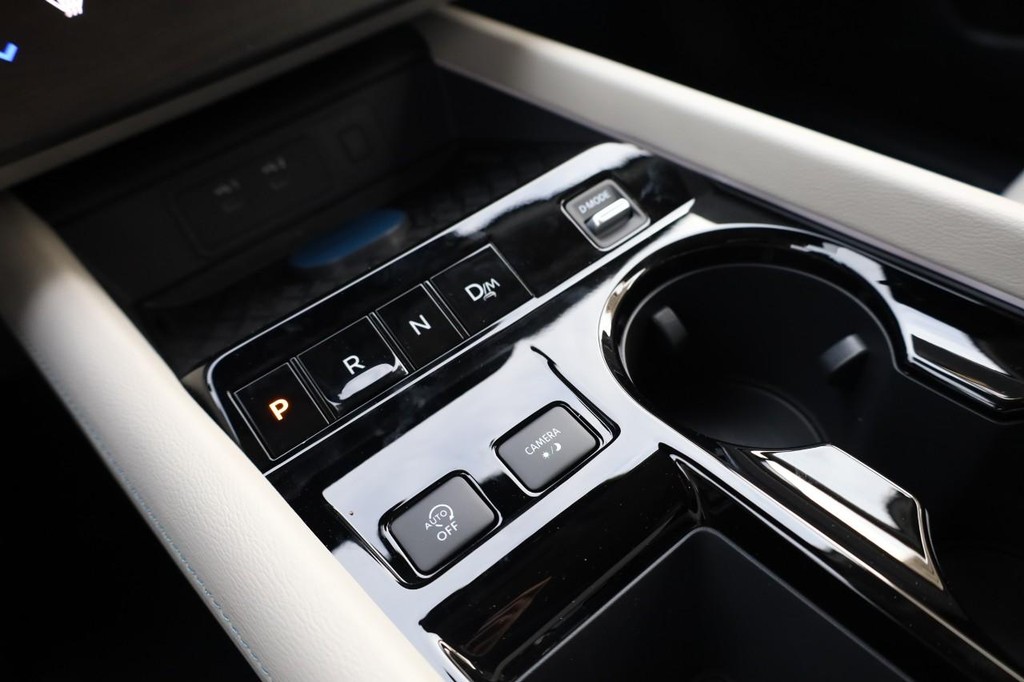 Nissan Murano Vehicle Full-screen Gallery Image 20