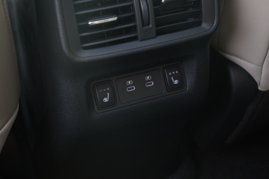 Nissan Murano Vehicle Full-screen Gallery Image 28