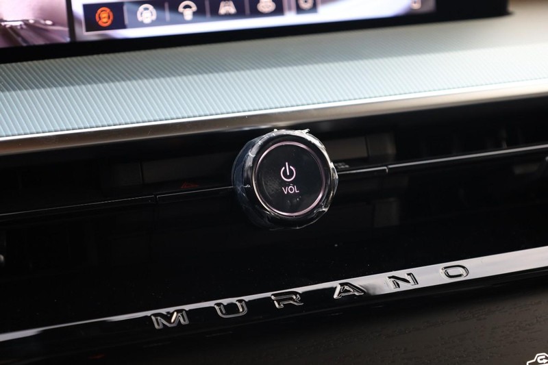 Nissan Murano Vehicle Image 17