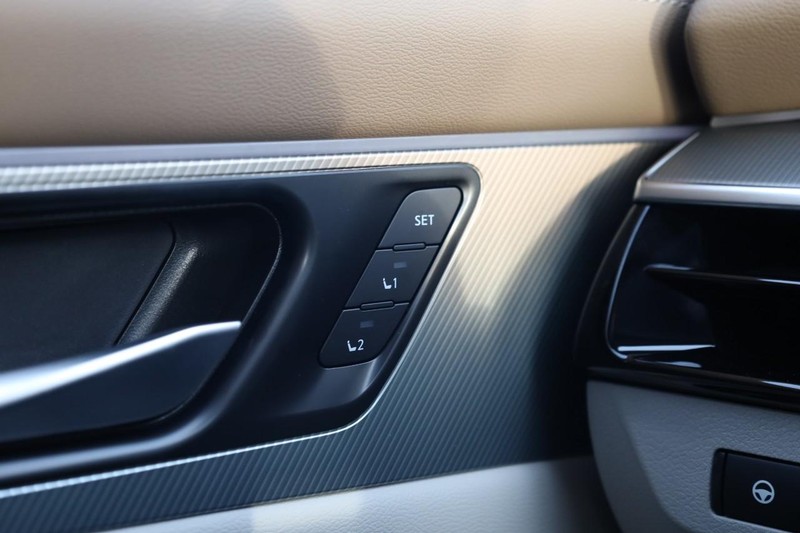 Nissan Murano Vehicle Image 24