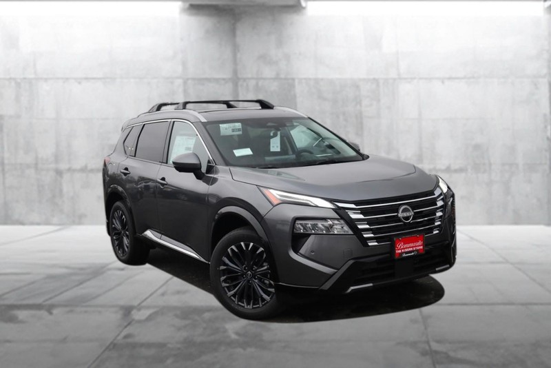 Nissan Rogue Vehicle Image 02