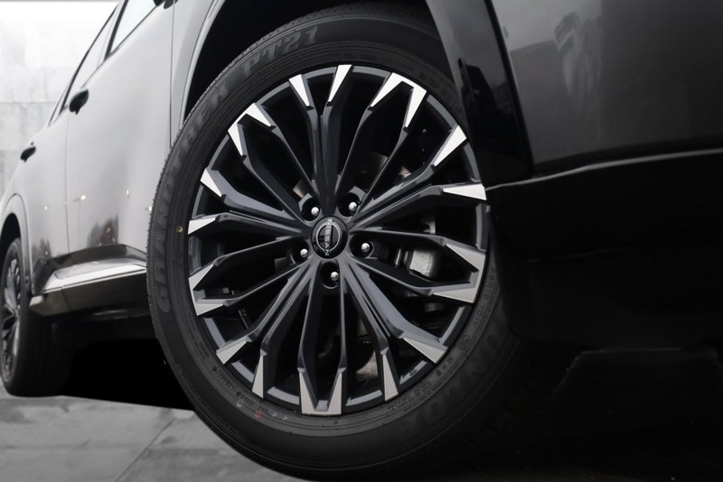 Nissan Rogue Vehicle Image 03