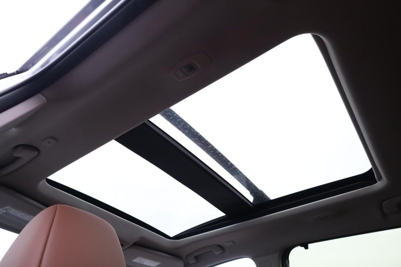 Nissan Rogue Vehicle Image 09