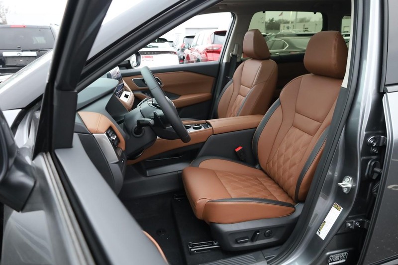 Nissan Rogue Vehicle Image 10