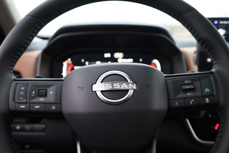 Nissan Rogue Vehicle Image 11