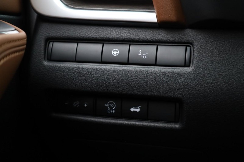 Nissan Rogue Vehicle Image 14