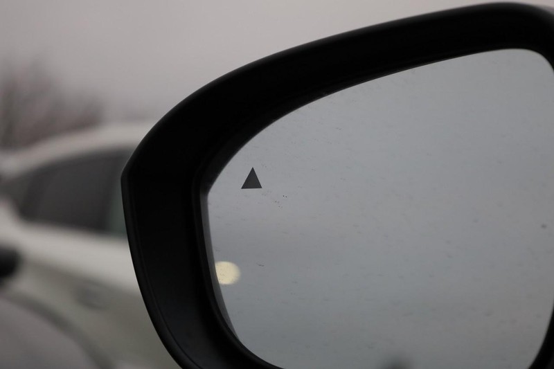 Nissan Rogue Vehicle Image 16