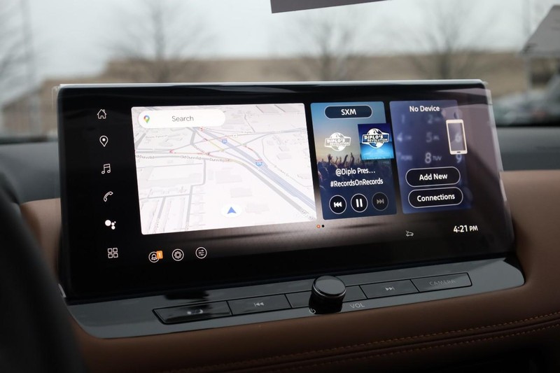 Nissan Rogue Vehicle Image 17