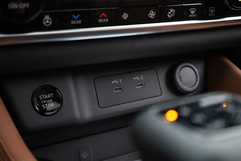 Nissan Rogue Vehicle Image 21