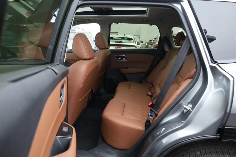 Nissan Rogue Vehicle Image 24