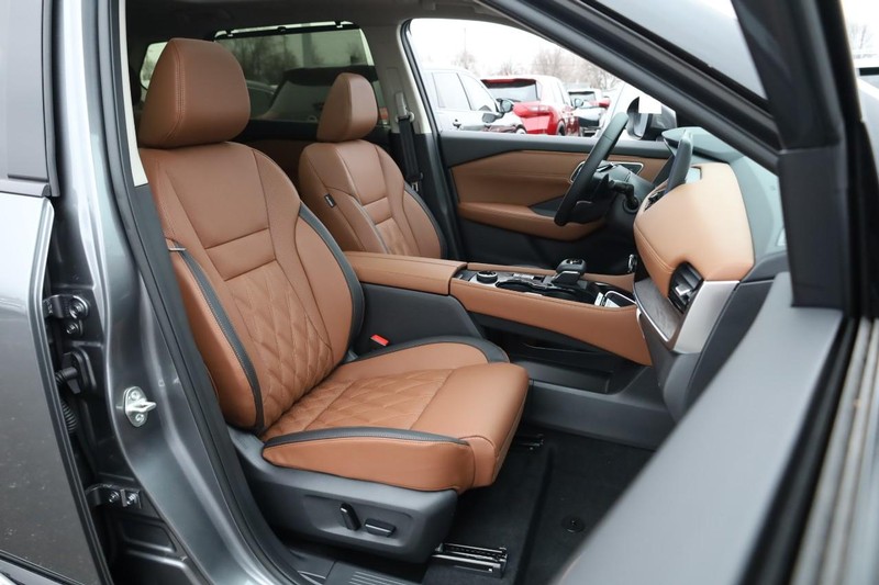 Nissan Rogue Vehicle Image 29