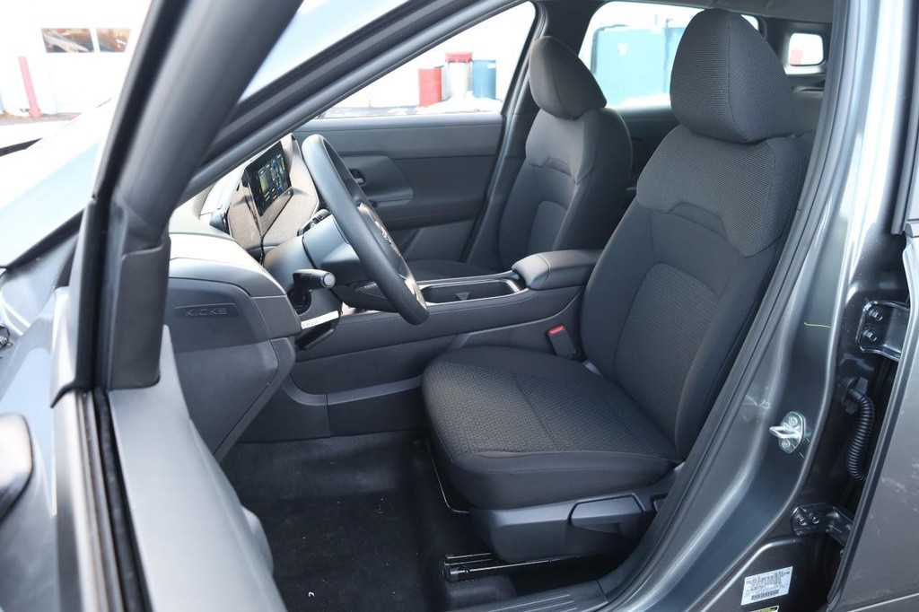 Nissan Kicks Vehicle Full-screen Gallery Image 8