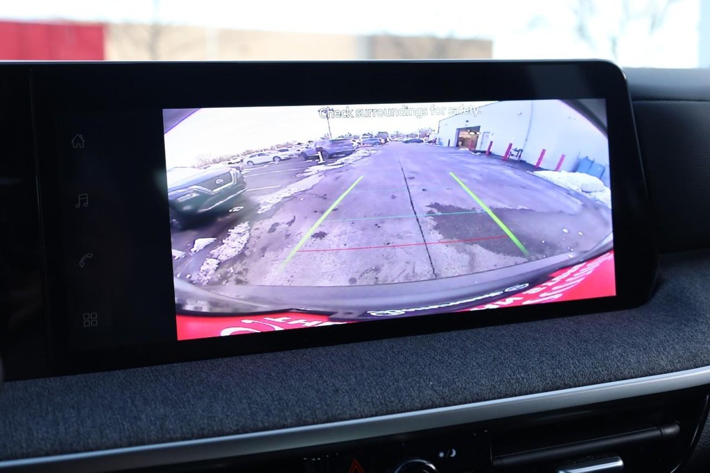 Nissan Kicks Vehicle Full-screen Gallery Image 12