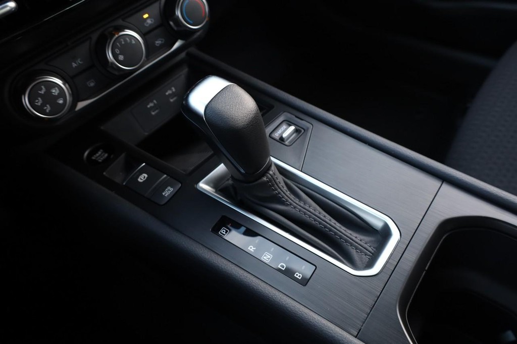 Nissan Kicks Vehicle Full-screen Gallery Image 16