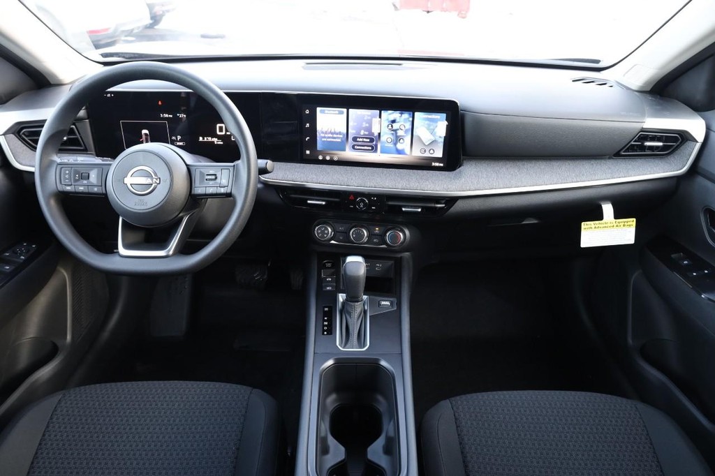 Nissan Kicks Vehicle Full-screen Gallery Image 22