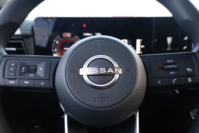 Nissan Kicks Vehicle Image 09