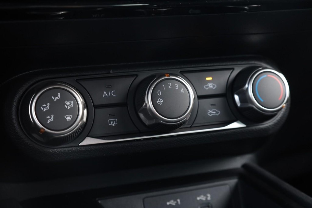 Nissan Kicks Vehicle Full-screen Gallery Image 14