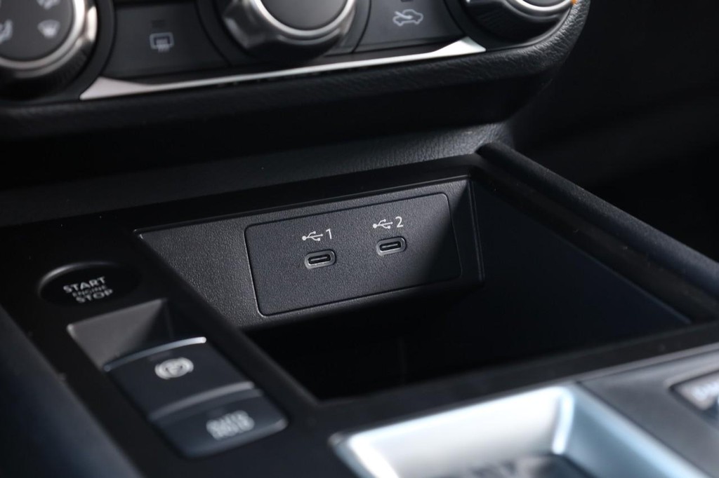 Nissan Kicks Vehicle Full-screen Gallery Image 15