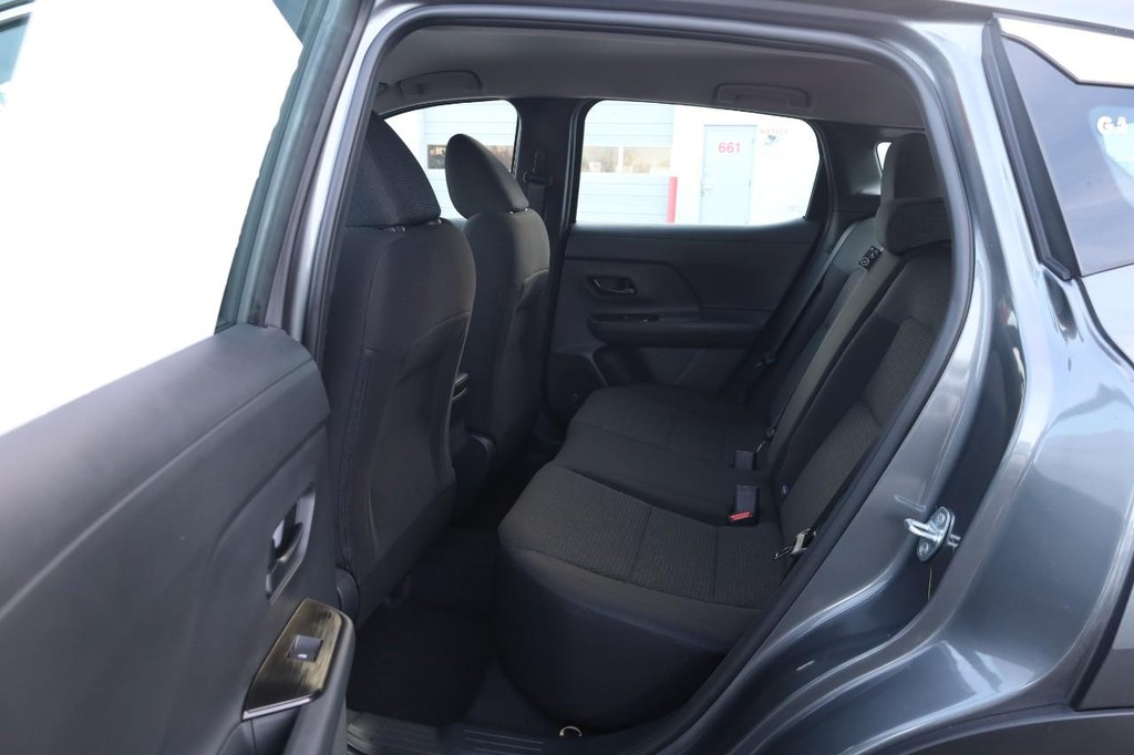 Nissan Kicks Vehicle Full-screen Gallery Image 21