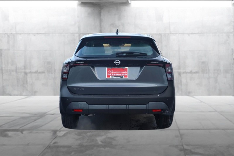 Nissan Kicks Vehicle Image 06