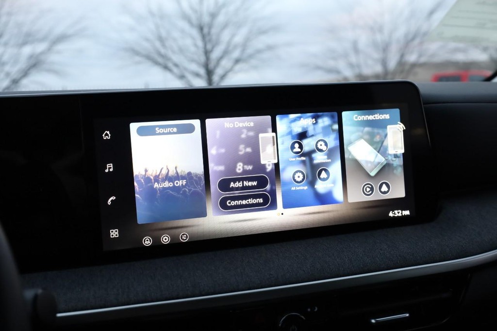 Nissan Kicks Vehicle Full-screen Gallery Image 11