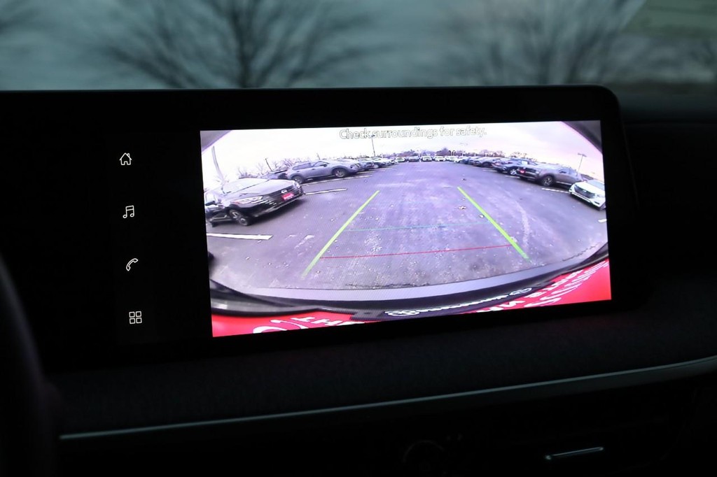 Nissan Kicks Vehicle Full-screen Gallery Image 12