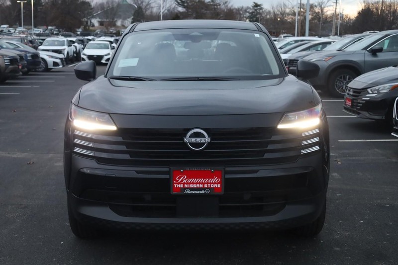 Nissan Kicks Vehicle Image 04